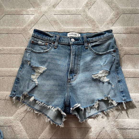 Abercrombie & Fitch Pants - Abercrombie curve love mom shorts